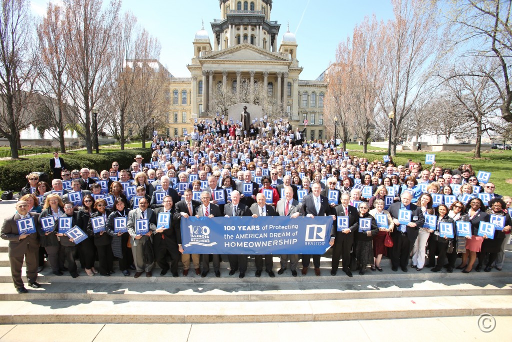 Group_Statue_REALTORS_2