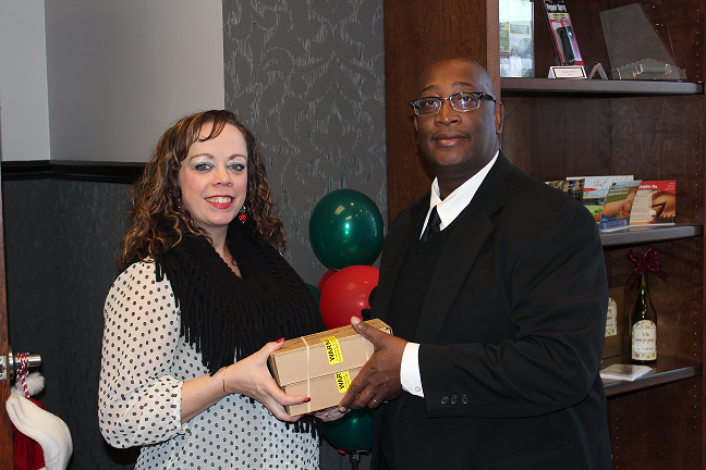 Paar Raises 25k For 28 Area Food Pantries Illinois Realtors
